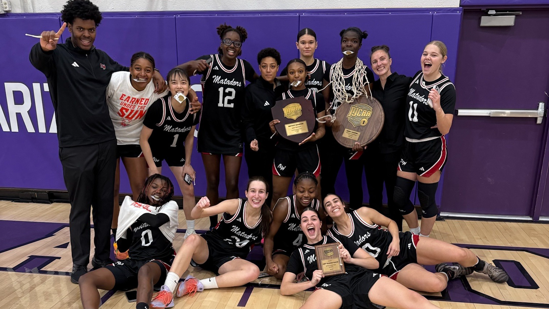"Terrasser les monstres!" Lady Matadors strike down the Monsters, claim Region I title