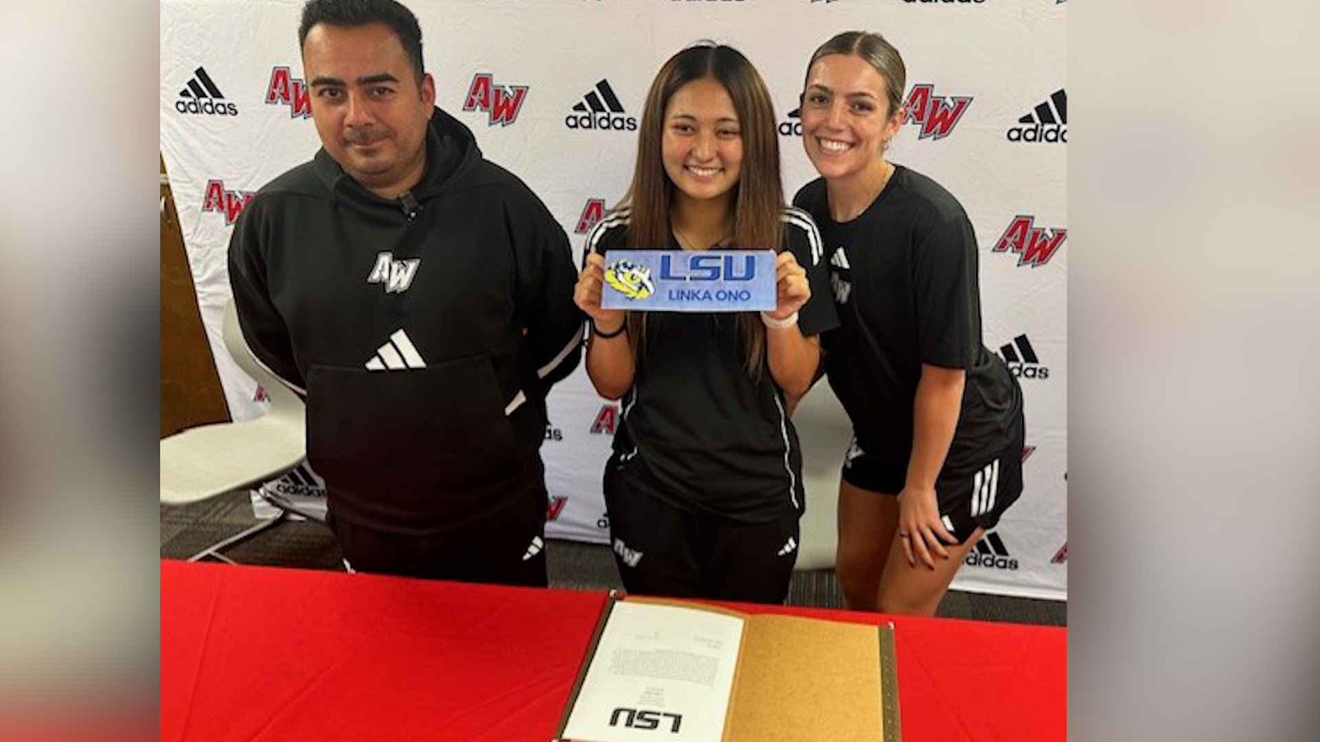 Women's soccer standout Linka Ono signs with LSU